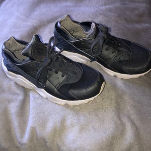 Nike Air Huarache size 9 men’s, fits women’s 10